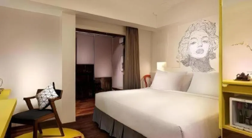 Bed in The Silk at Dago Boutique Hotel