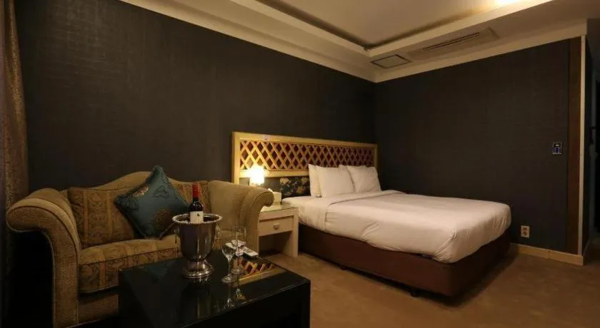 Bed in Metro Tourist Hotel Cheonan