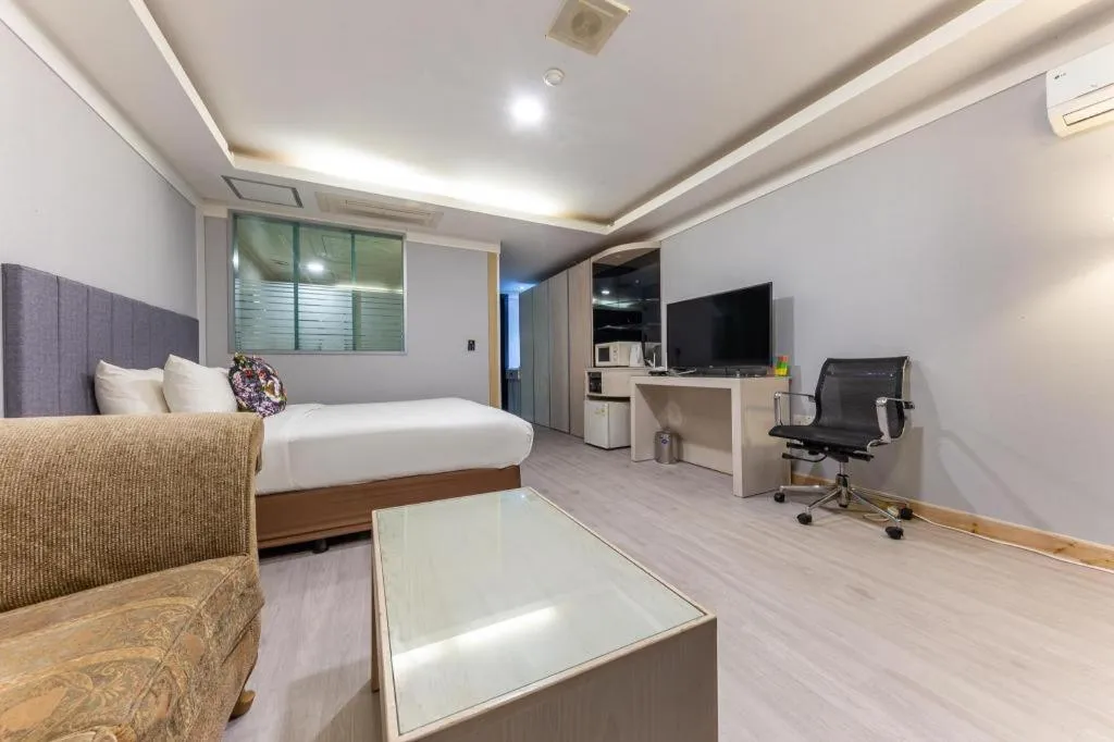 Bed in Metro Tourist Hotel Cheonan