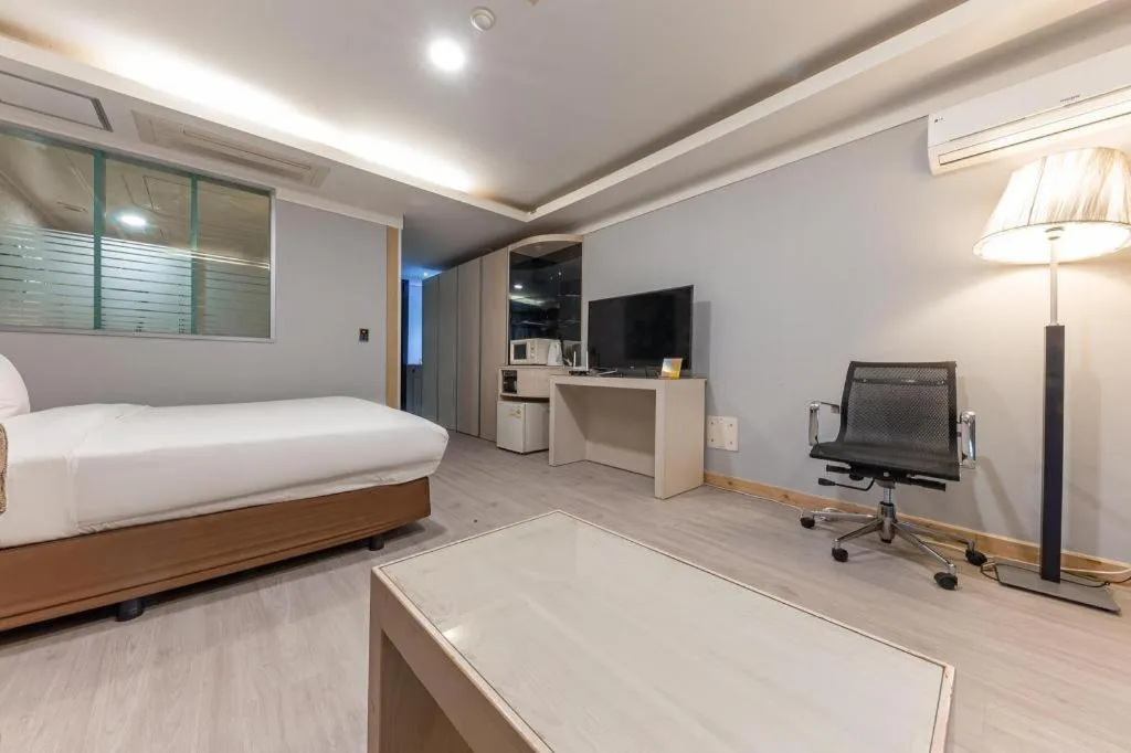 Bed in Metro Tourist Hotel Cheonan