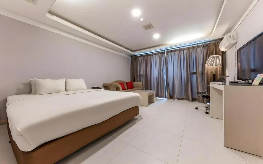 Bed in Metro Tourist Hotel Cheonan