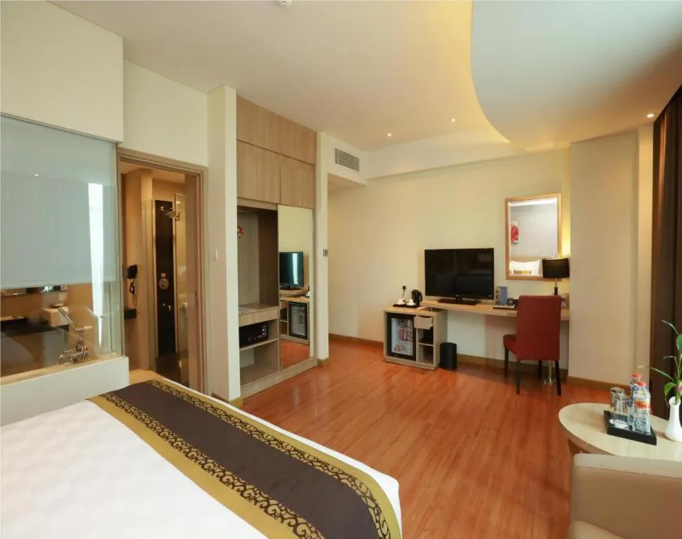 Bed in Golden Tulip Galaxy Hotel Banjarmasin