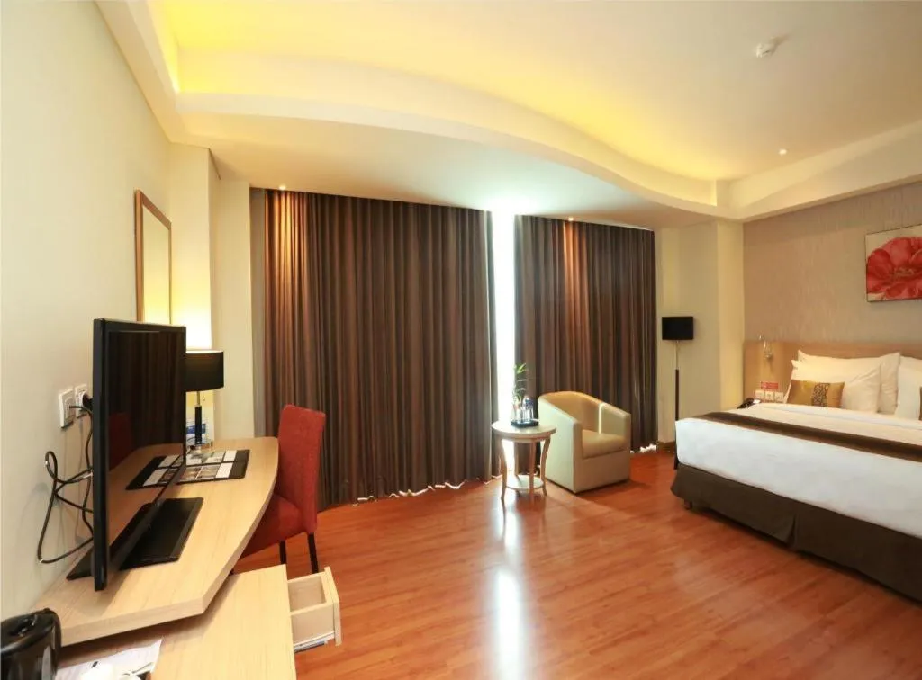 Bed in Golden Tulip Galaxy Hotel Banjarmasin