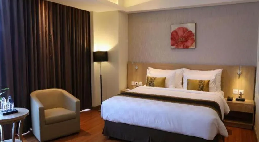 Bed in Golden Tulip Galaxy Hotel Banjarmasin