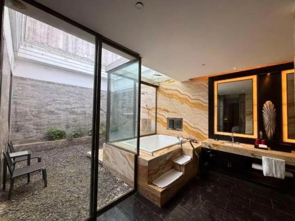 Bed in Eadry Royal Garden Hotel Haikou