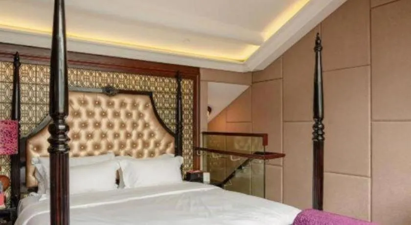 Bed in Eden Club House