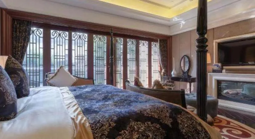 Bed in Eden Club House