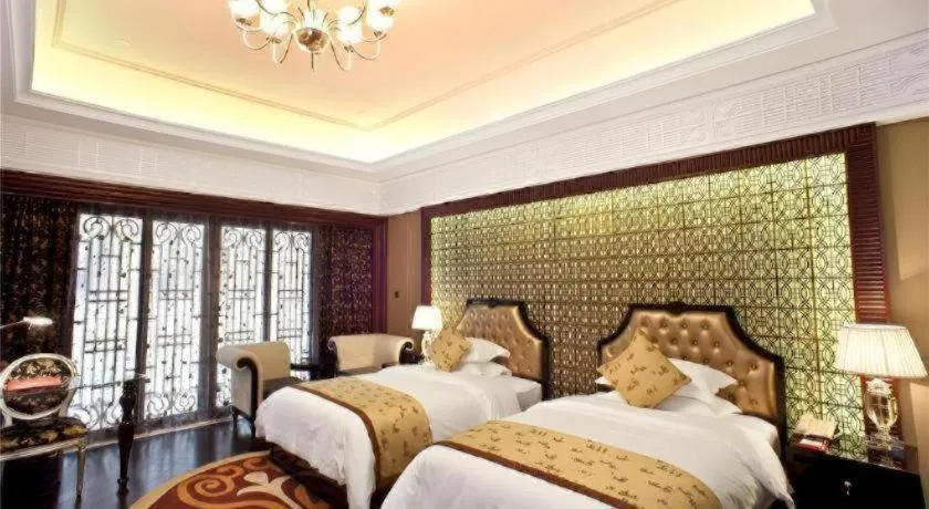 Bed in Eden Club House