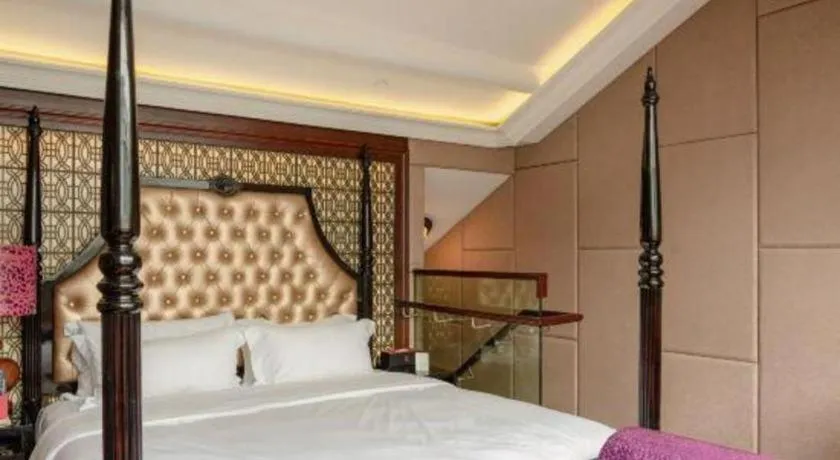 Bed in Eden Club House
