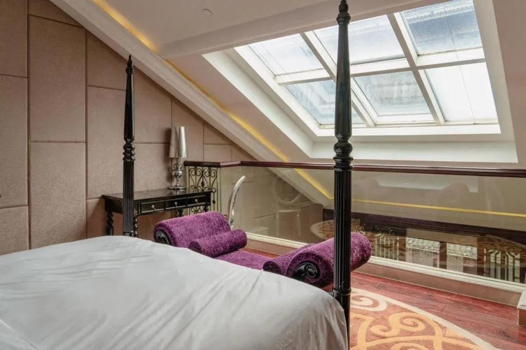 Bed in Eden Club House