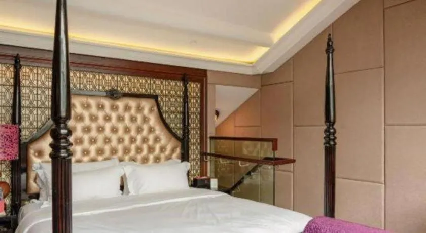 Bed in Eden Club House