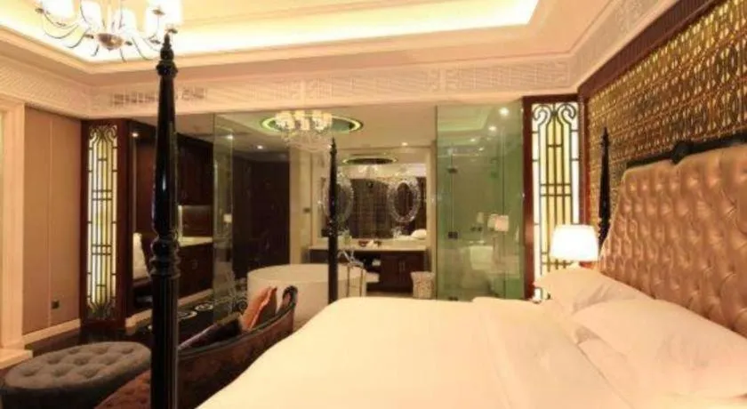 Bed in Eden Club House