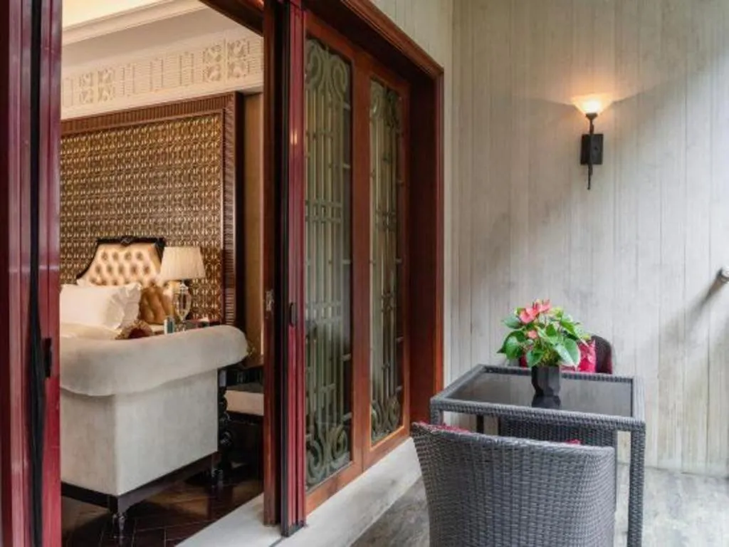 Bed in Eden Club House