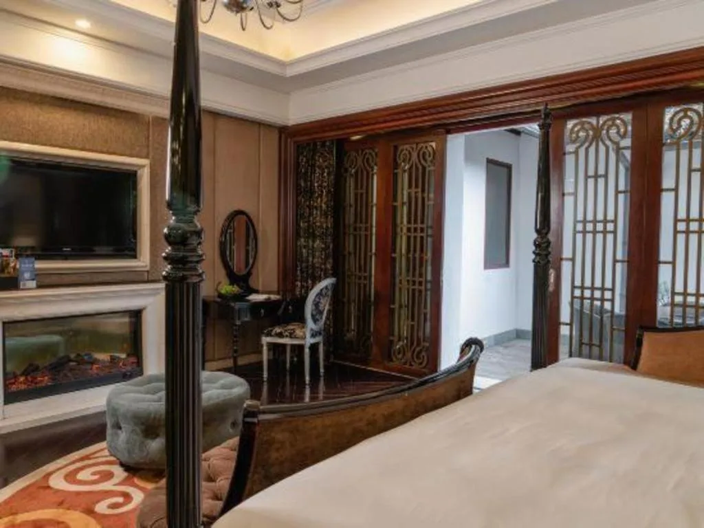 Bed in Eden Club House