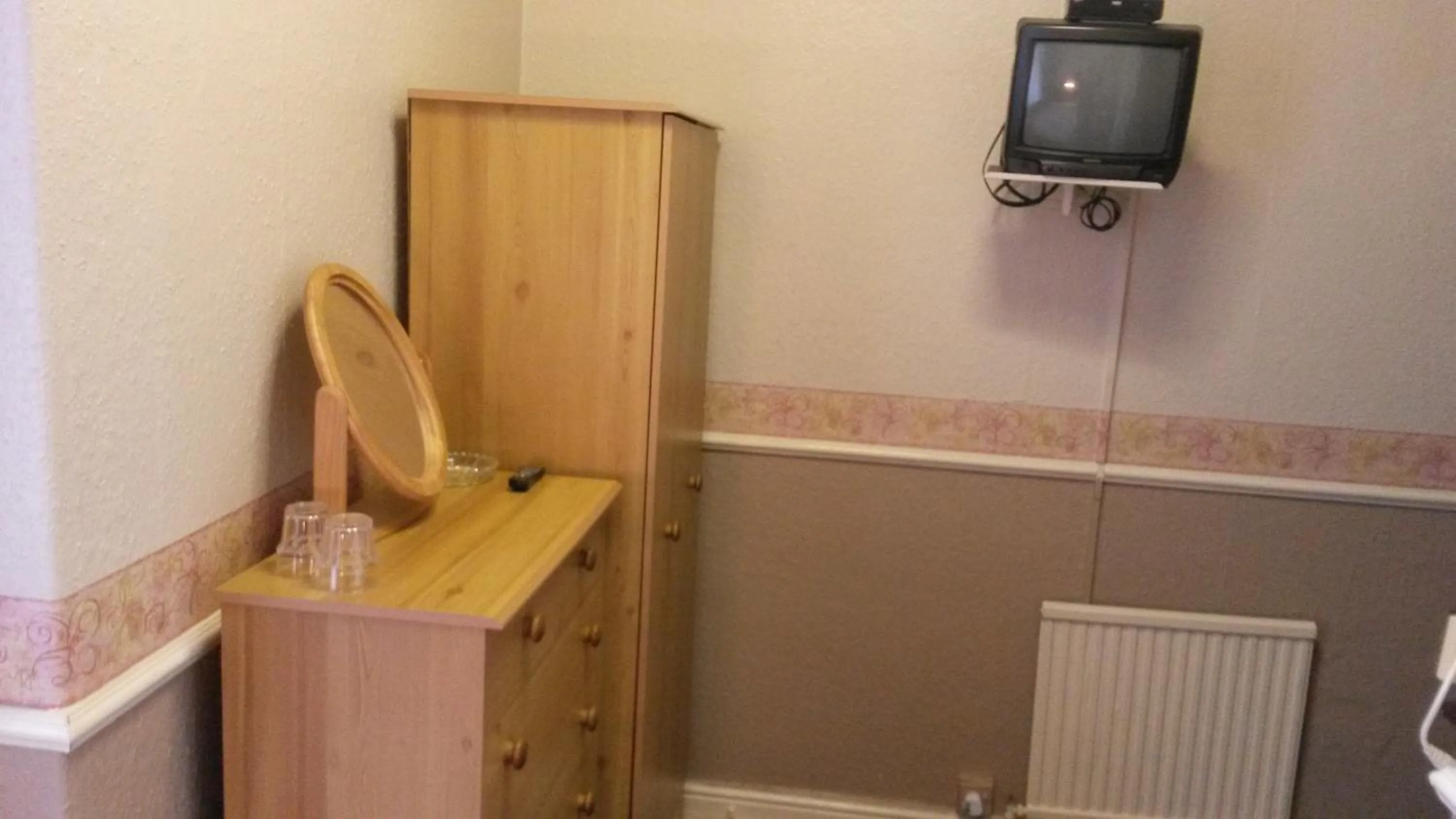 TV and multimedia in Walford Hotel