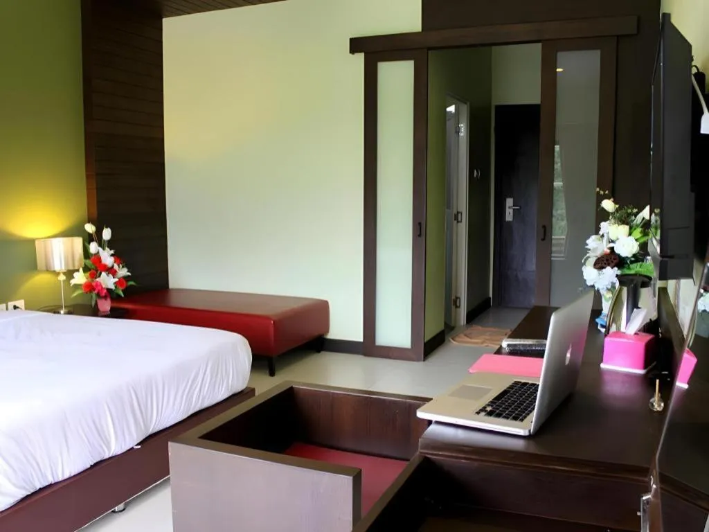 Bed in Villa Thiwa Hotel