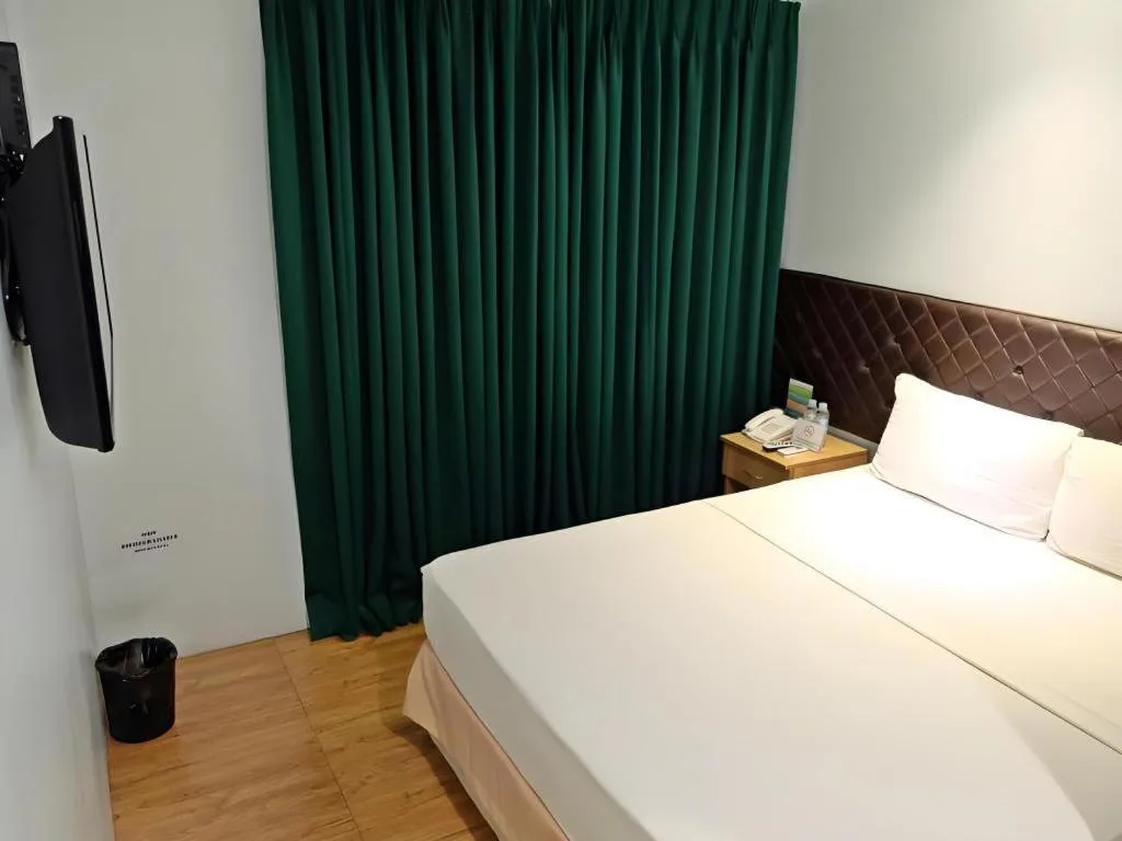 Bed in Capitol Central Hotel and Suites