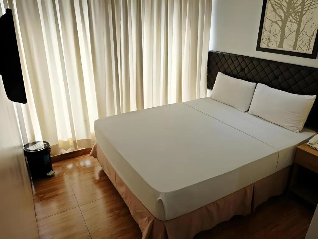 Bed in Capitol Central Hotel and Suites