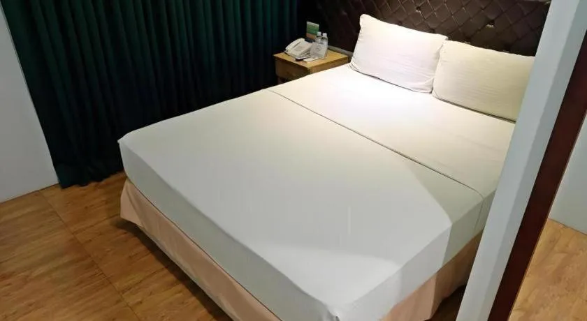 Bed in Capitol Central Hotel and Suites