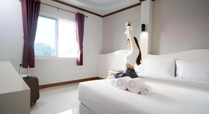 Bed in Thada Chateau Hotel