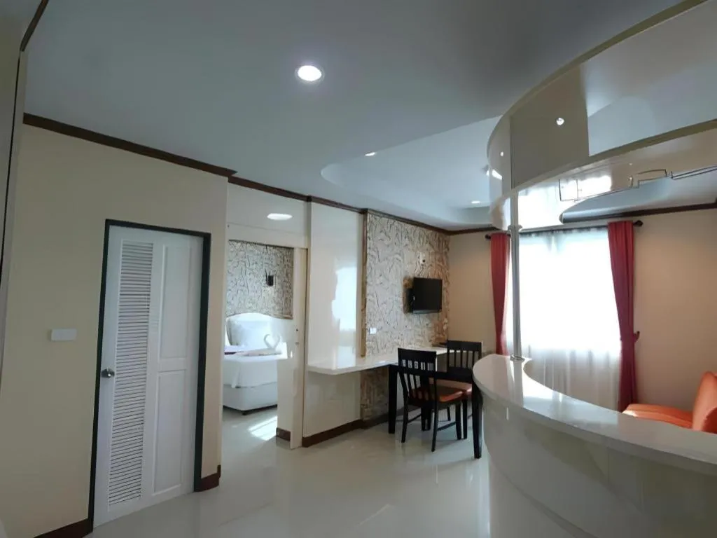 Bed in Thada Chateau Hotel