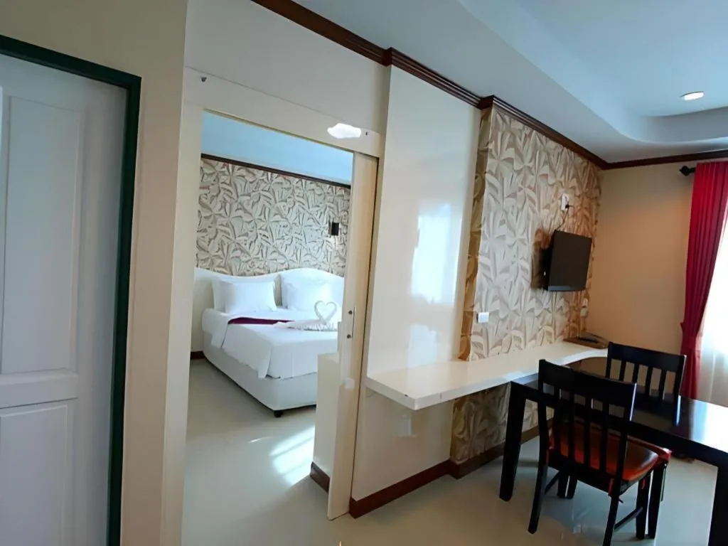 Bed in Thada Chateau Hotel