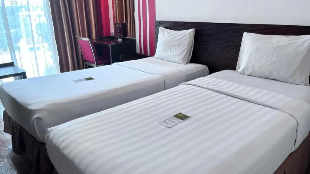 Bed in Redstar Hotel Jakarta