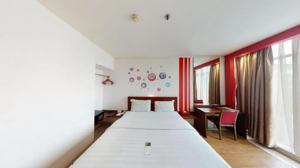 Bed in Redstar Hotel Jakarta
