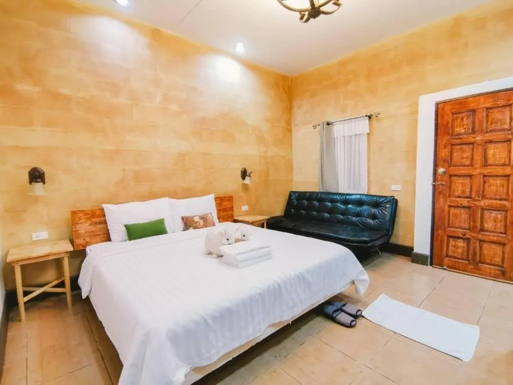 Bed in Villa Tuscany Country Resort