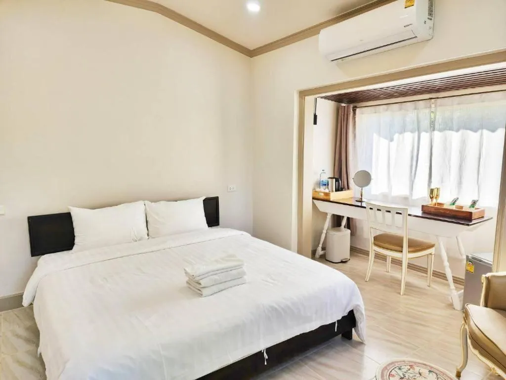 Bed in Villa Tuscany Country Resort