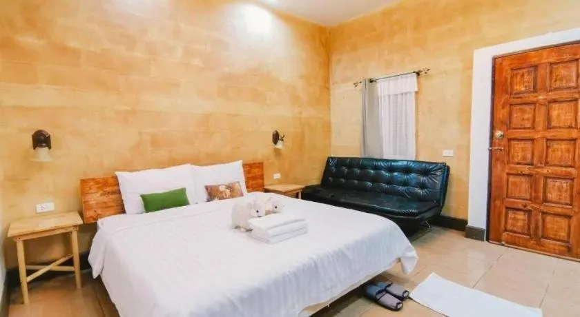 Bed in Villa Tuscany Country Resort