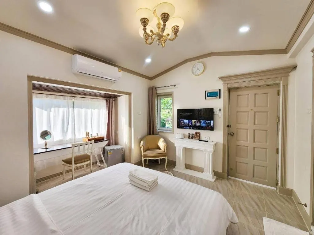 Bed in Villa Tuscany Country Resort