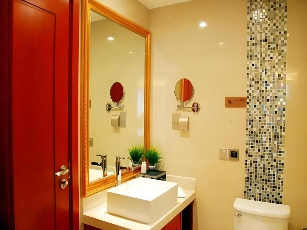 Xian Qujiang Yinzuo Hotel