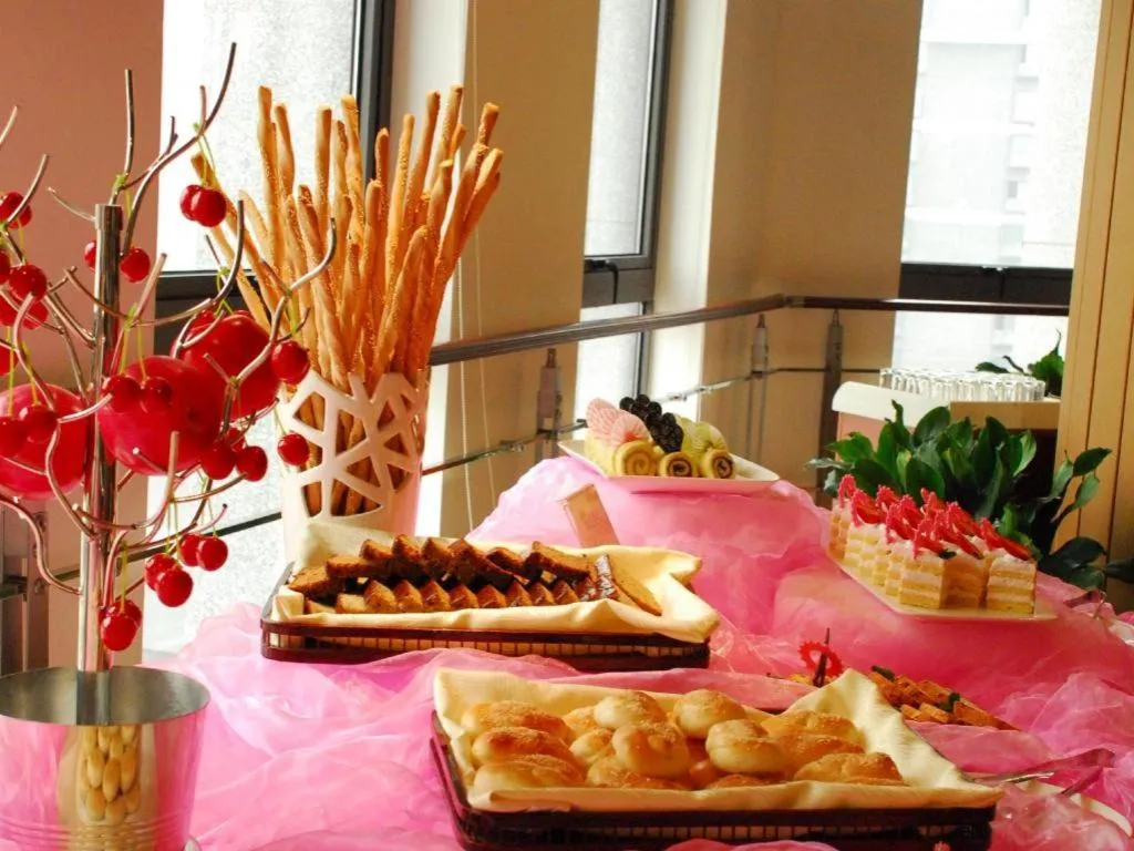 Xian Qujiang Yinzuo Hotel