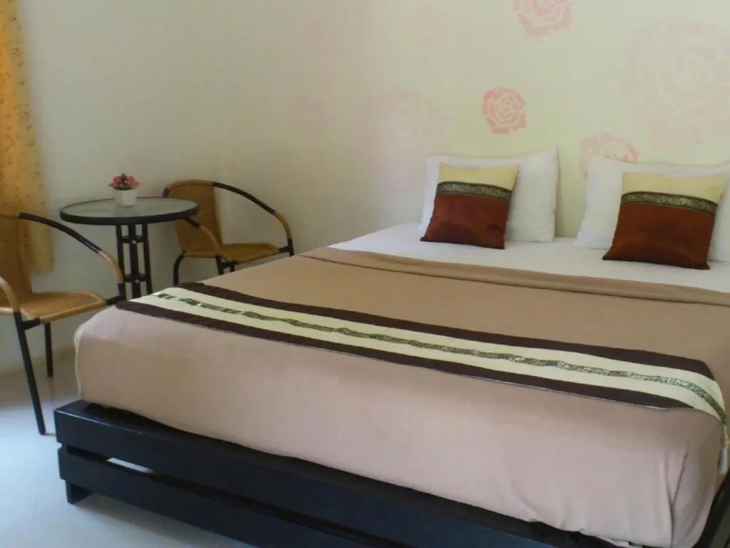 Bed in Suanlamyai Resort