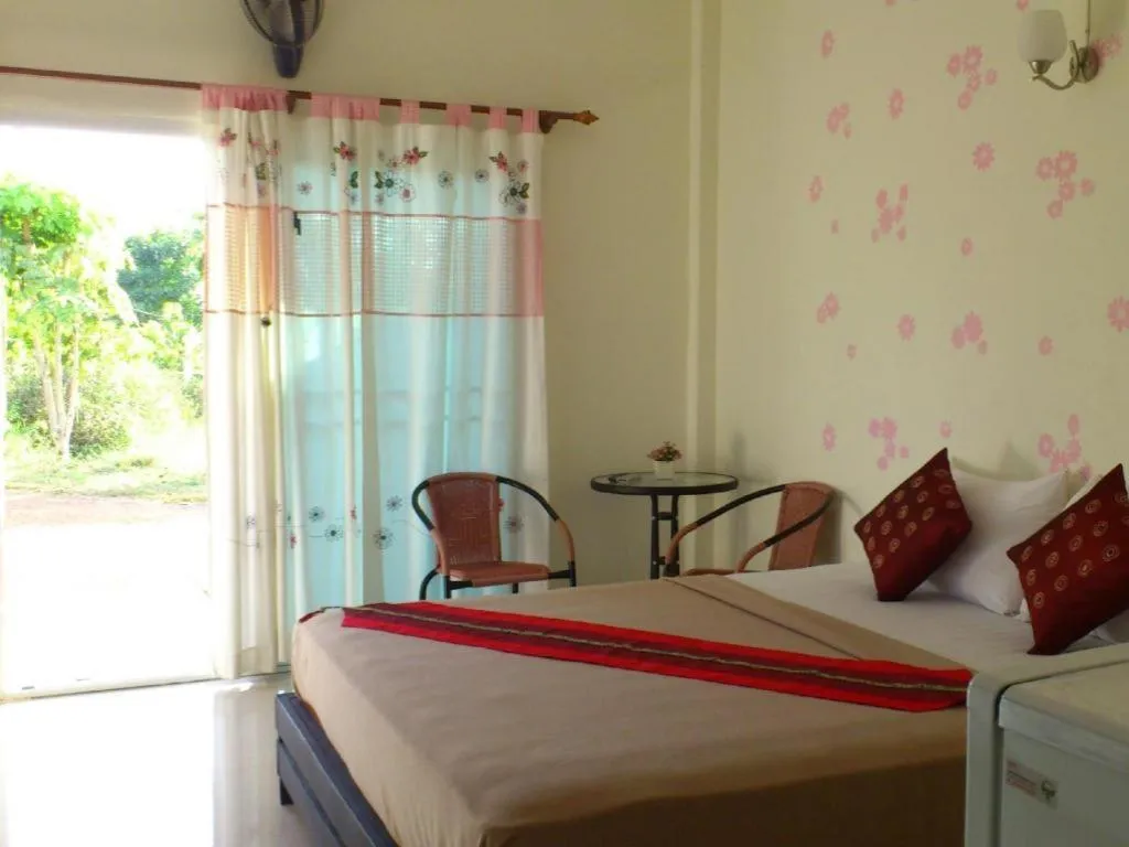 Bed in Suanlamyai Resort