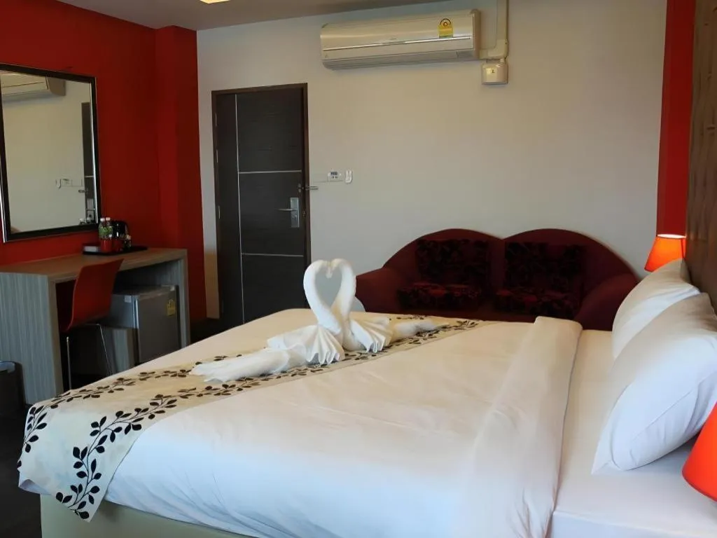 Bed in Chariot Pattaya Hotel