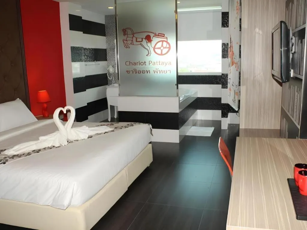 Bed in Chariot Pattaya Hotel