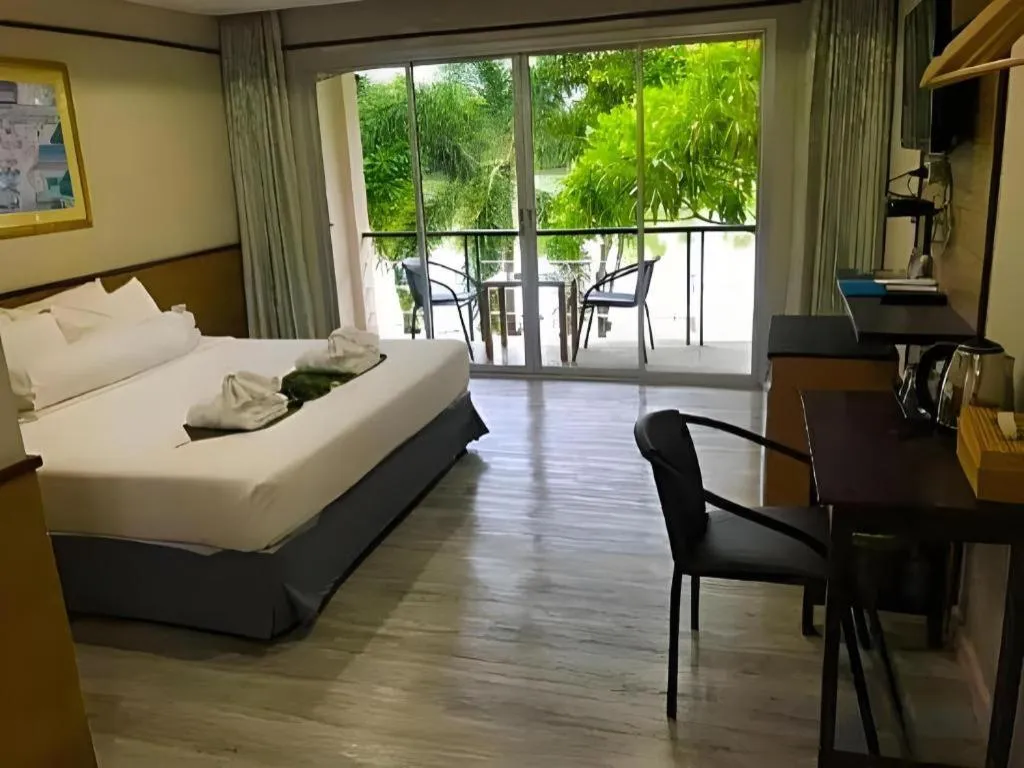 Bed in Nopparat Garden Hotel