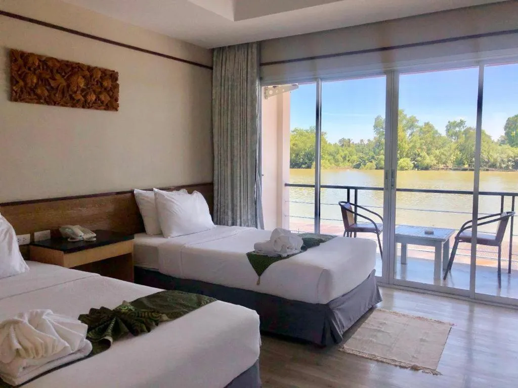 Bed in Nopparat Garden Hotel