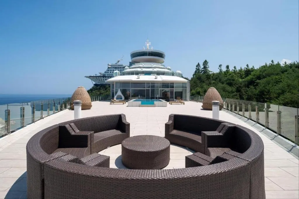 Sun Cruise Resort and Yacht