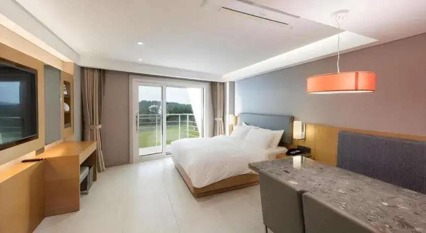 Bed in Sun Cruise Resort and Yacht Bed in Sun Cruise Resort and Yacht