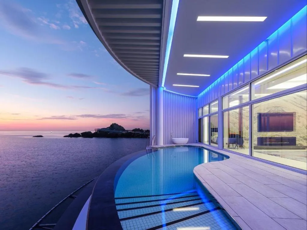 Sun Cruise Resort and Yacht