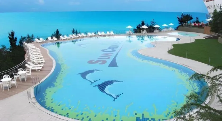 Sun Cruise Resort and Yacht