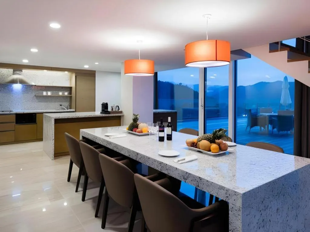 Sun Cruise Resort and Yacht