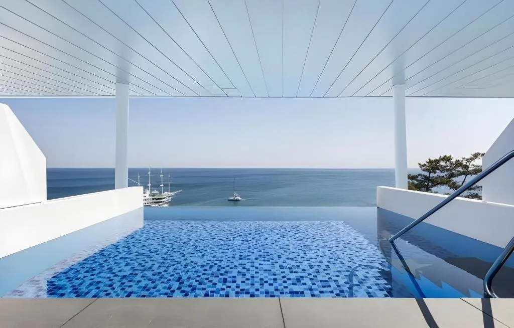 Sun Cruise Resort and Yacht