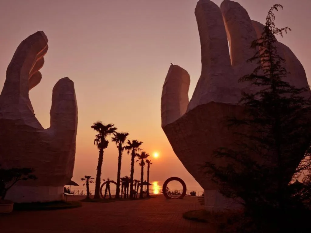 Sun Cruise Resort and Yacht