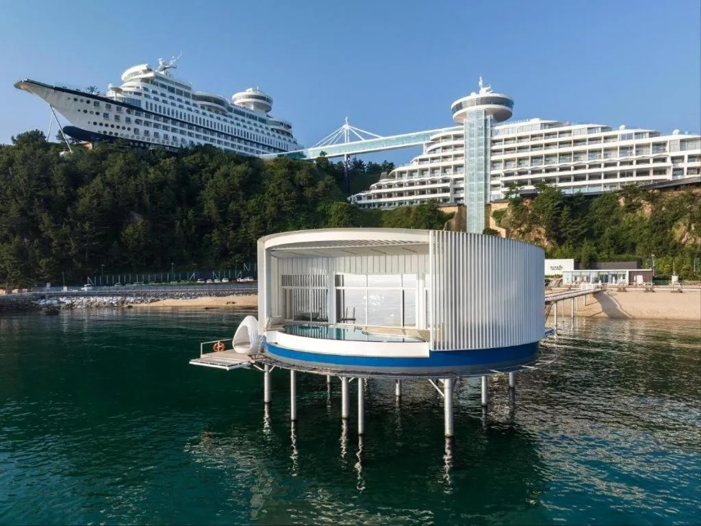 Sun Cruise Resort and Yacht