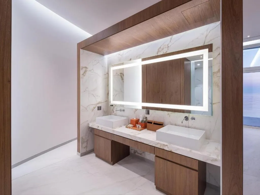 Sun Cruise Resort and Yacht