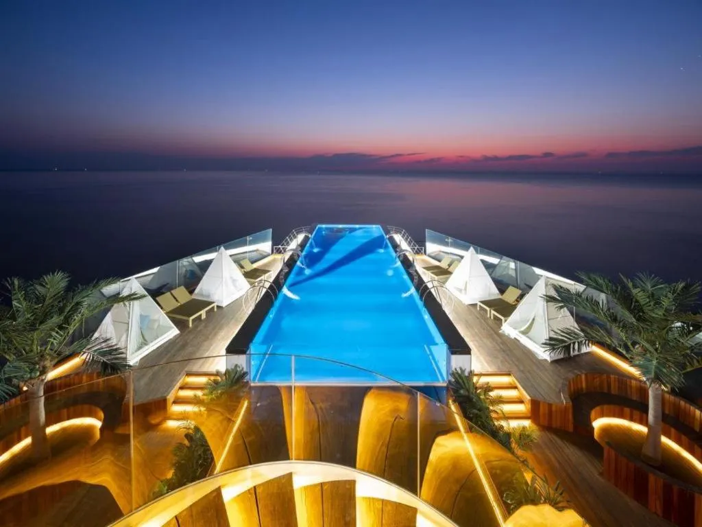 Sun Cruise Resort and Yacht